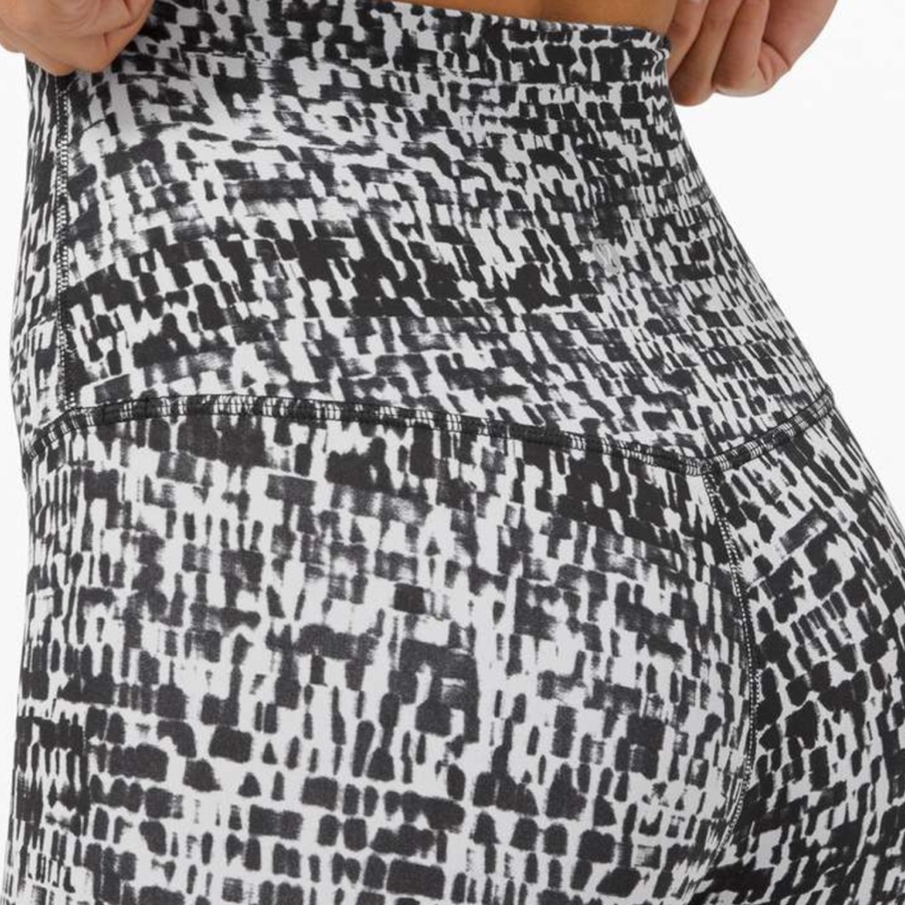50. Lululemon Align Pant 28"
Urban Block Ice Grey Black - Picture 5 of 10